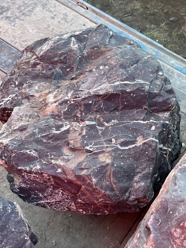 Камни для ландшафтного дизайна красно-фиолетовые 10-60 килограмм купить в Карабаше