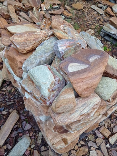 Златолит жёлтый, жёлто-зелёный глыбки и валуны для ланшафтного дизайна купить в Карабаше