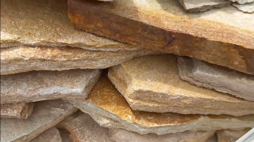 Плитняк златолит жёлтый золотистый для отмостки купить в Карабаше