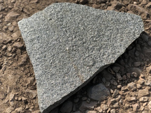 Плитняк златолит Уральский для цоколя, отмостки купить в Карабаше