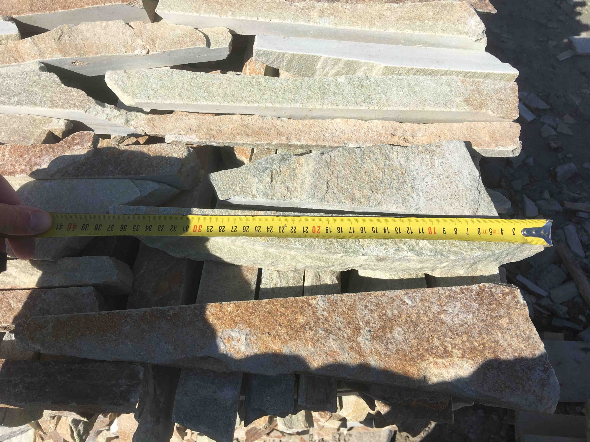 Горбушка златолит золотистый для облицовки купить в Карабаше