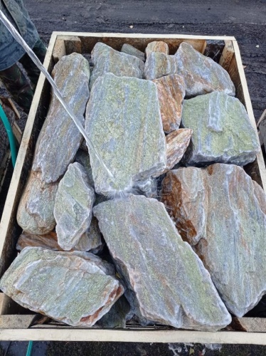 Златолит жёлтый, жёлто-зелёный глыбки и валуны для ланшафтного дизайна купить в Карабаше