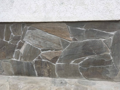 Плитняк златолит Уральский для цоколя, отмостки купить в Карабаше