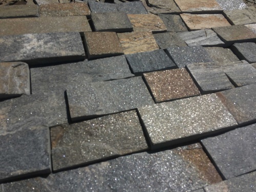 Плитка пилёная златолит Уральский для цоколя, отмостки купить в Карабаше