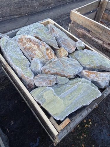 Златолит жёлтый, жёлто-зелёный глыбки и валуны для ланшафтного дизайна купить в Карабаше
