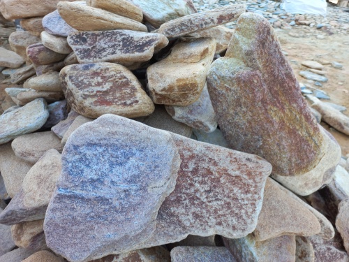 Златолит жёлтый, жёлто-зелёный глыбки и валуны для ланшафтного дизайна купить в Карабаше