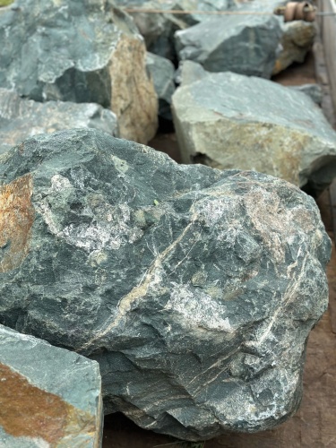 Камни для ландшафтного дизайна зелёные 10-60 килограмм купить в Карабаше