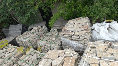 Гранитный плитняк галтованный для мощения купить в Карабаше