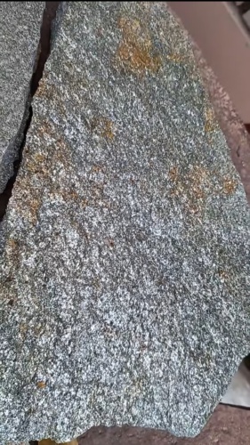 Плитняк златолит серебристый для цоколя, отмостки купить в Карабаше