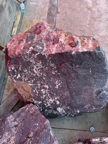 Камни для ландшафтного дизайна красно-фиолетовые 10-60 килограмм купить в Карабаше