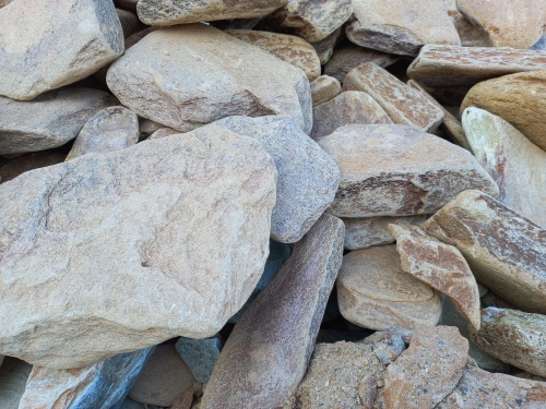 Златолит жёлтый, жёлто-зелёный глыбки и валуны для ланшафтного дизайна купить в Карабаше