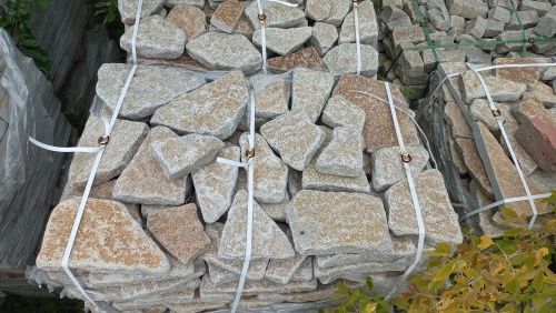 Гранитный плитняк галтованный для парковки купить в Карабаше