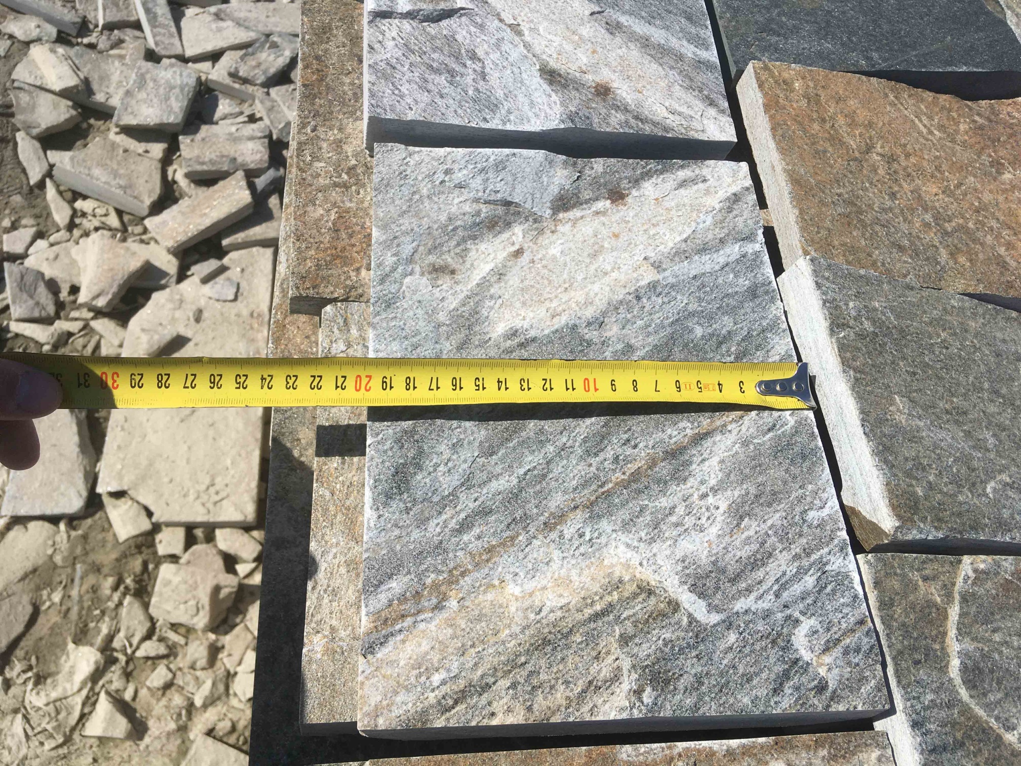 Плитка пилёная златолит Уральский для цоколя, отмостки купить в Карабаше