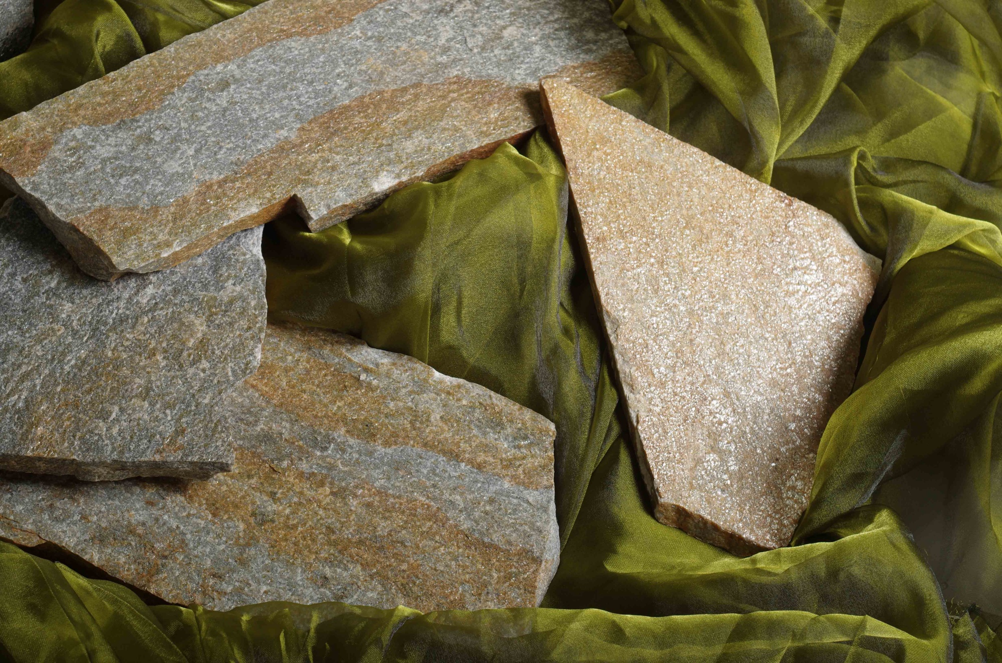 Плитняк златолит Уральский  для фасада купить в Карабаше