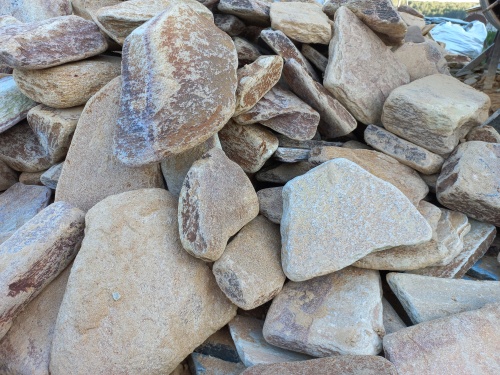 Златолит жёлтый, жёлто-зелёный глыбки и валуны для ланшафтного дизайна купить в Карабаше