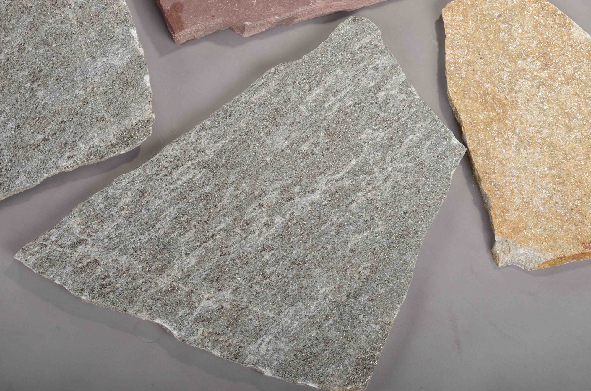 Плитняк златолит Уральский  для фасада купить в Карабаше