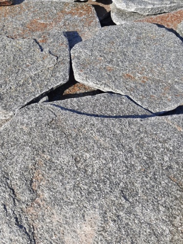 Златолит серебристый галтованный для лестниц купить в Карабаше